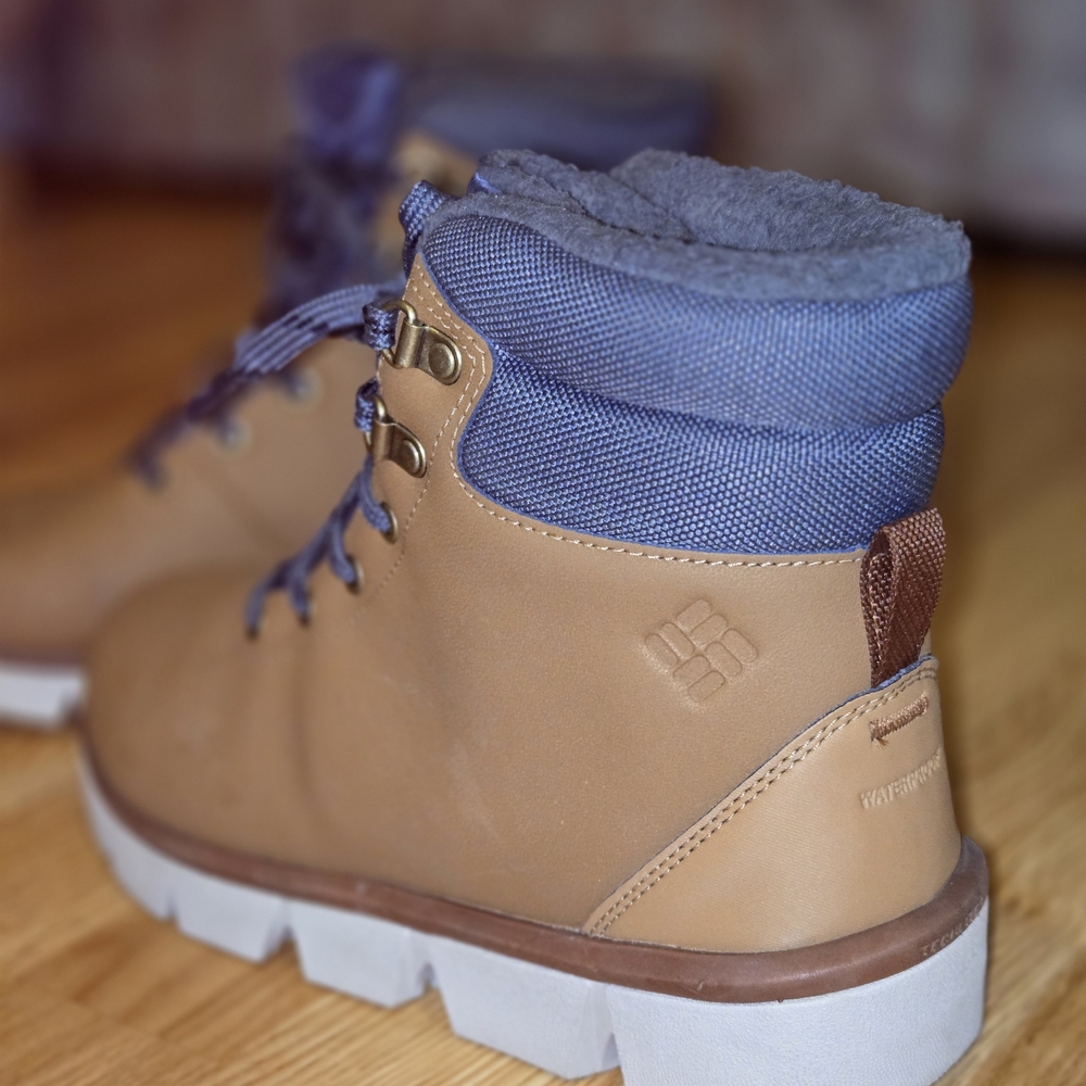 Columbia Tan  Hiking Boots with Ankle Support